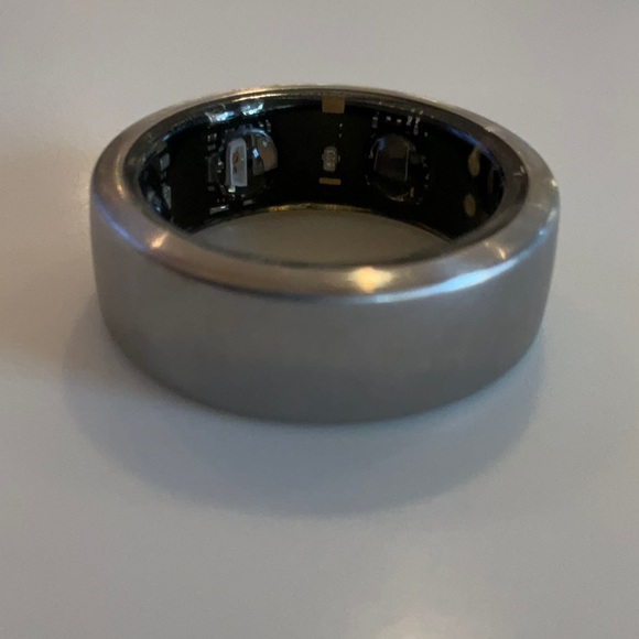 Oura Gen 3 Horizon Brushed Titanium Size 8 with charger - Picture 12 of 16